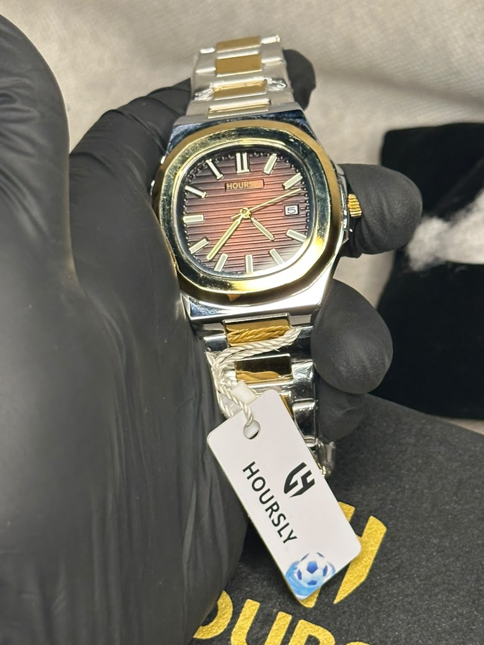Luxury Hoursly Watch